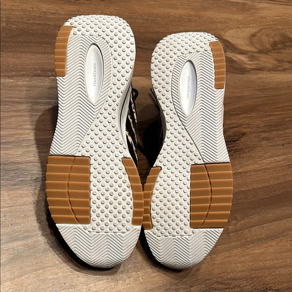 NIB ADIDAS Cloudfoam Sneakers - Picture 4 of 4